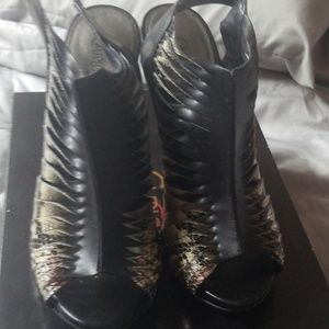 Carlos Santana womans peeptoe slingback shoes